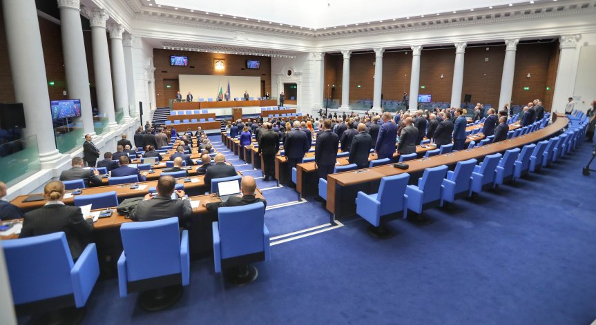 Извънредно заседание на парламента за случая 