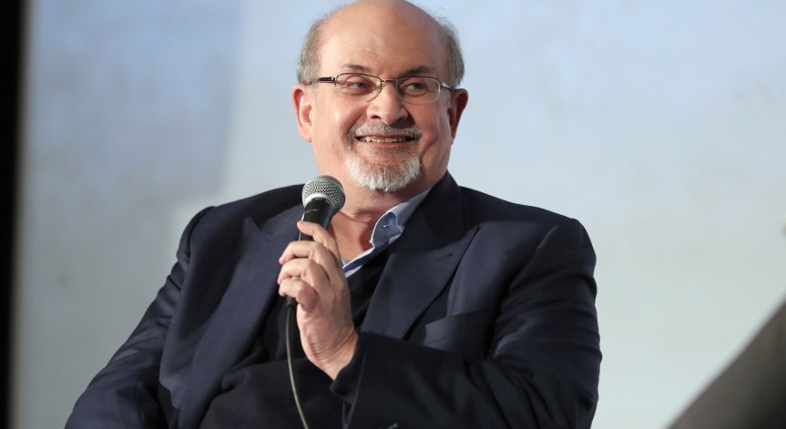 Полицията идентифицира нападателя на Салман Рушди