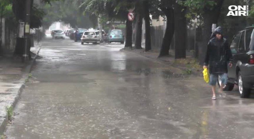 Жълт код: Валежи и гръмотевици в 5 области на страната 