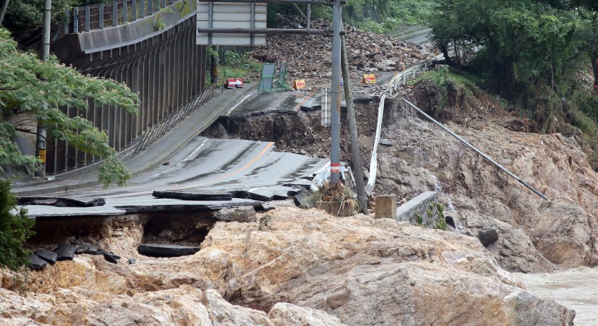 Най-малко 40 загинали след наводненията в Япония