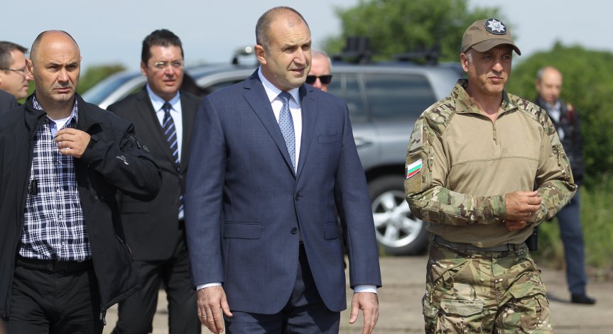 Радев отговаря на Борисов за следенето с дрон