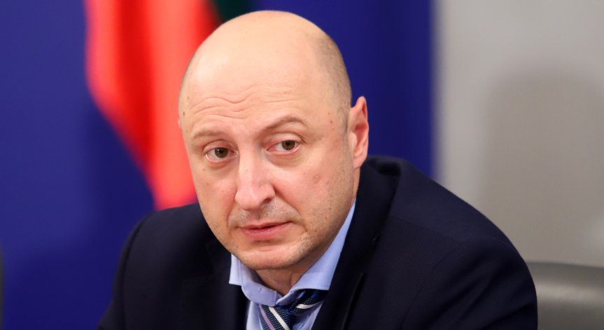 Министър Белчев ще отговаря на живо на въпроси на граждани и медии