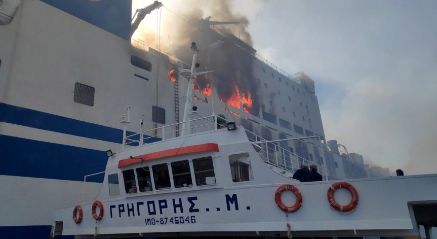 КАТ глоби шофьор без документи, оцелял в пламъците на ферибота край Корфу