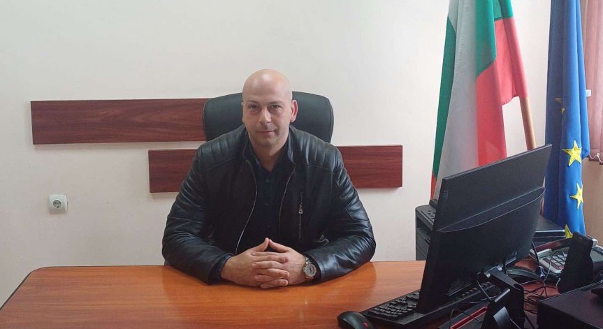 Многократно е награждаван за постигнати високи резултати.