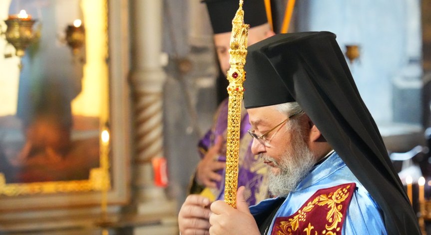 Митрополит Киприан призова за молитви в подкрепа на огнеборците и доброволците