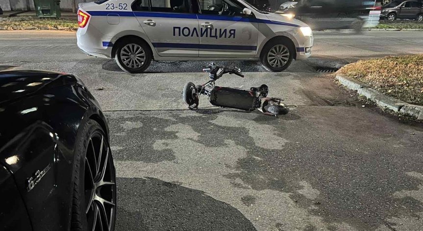 Полицай блъсна с колата си мъж с тротинетка в Казанлък