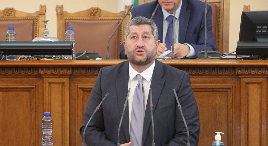 ДБ: Длъжни сме да пратим оръжие на Украйна, нетърпимо е да гледаме военни престъпления