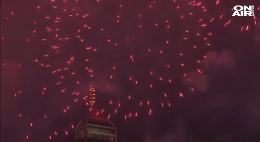 Пищно светлинно шоу озари небето над Хонконг 