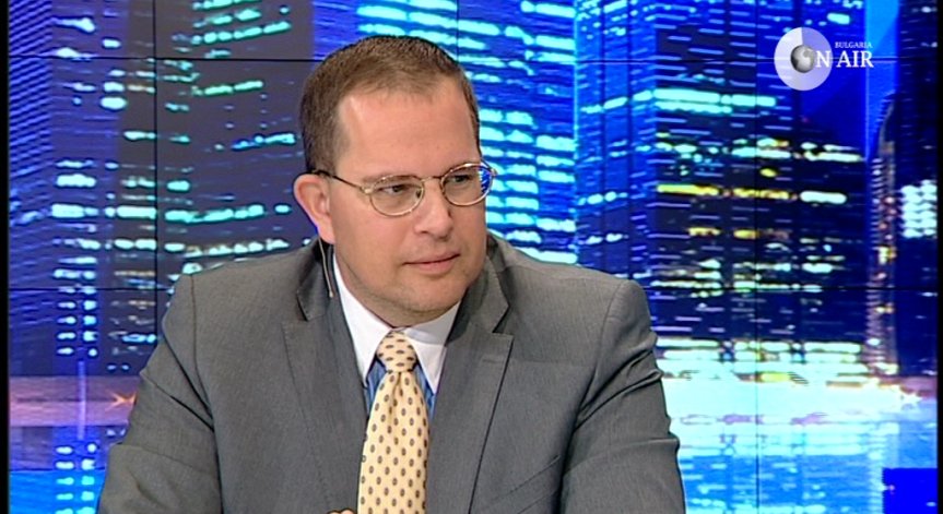 Кенет Лефковиц: Данъкът от 20% върху приходите на ВЕИ централите е скандален