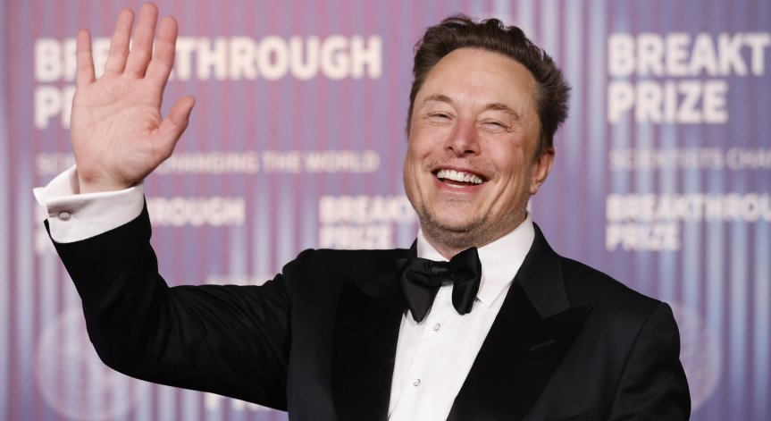 Мъск е на важни срещи в Китай, където съхранява всички данни на Tesla