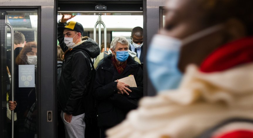 Франция обяви извънредно положение, въвеждат вечерен час в Париж