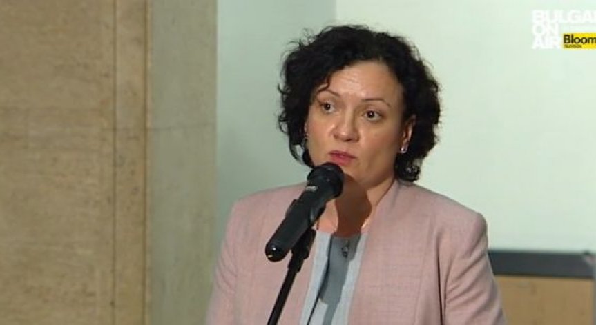 Обстановката продължава да е усложнена, заяви екоминистърът