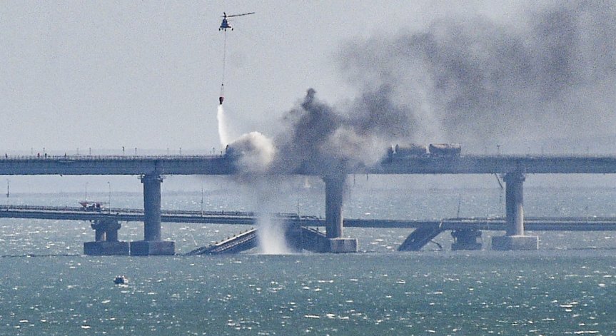 Пуснаха колите по Кримския мост, щетите са за до $10 млн.