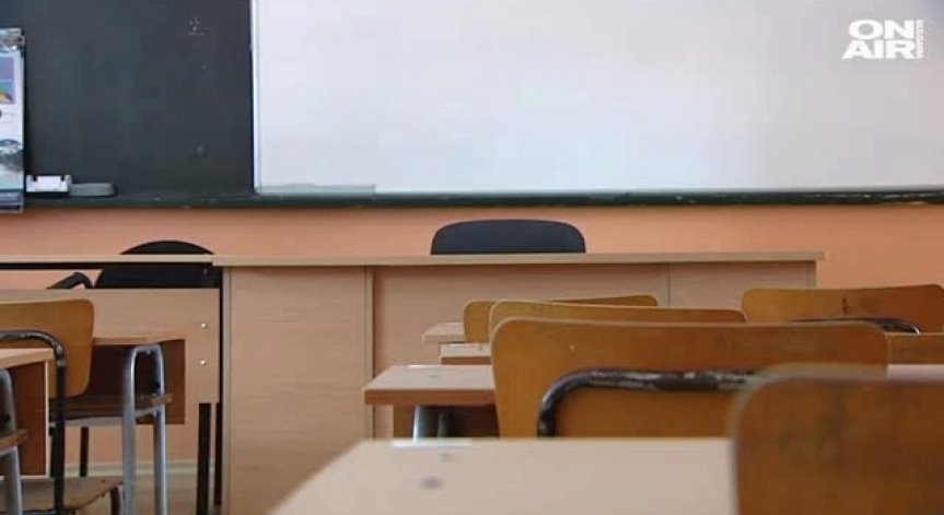 Ученици се сбиха по време на час заради момиче