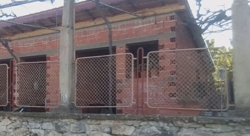 HelpBook сигнал: Незаконен строеж на масивна къща в Септември