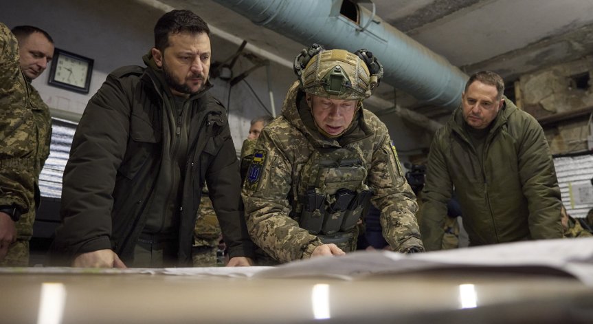 Русия съобщи за масирана украинска атака към Крим и над Азовско море