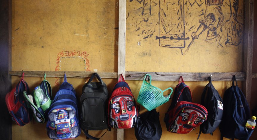 Въоръжени държат за заложници над 300 ученички в Нигерия