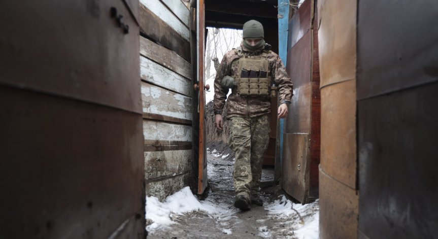 Ситуацията се изостря: Евакуираха хиляди от Донецк, включително и деца