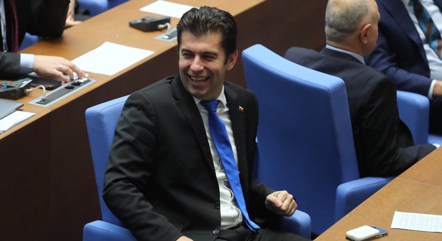 Толкова ли е непреодолимо за ГЕРБ Борисов да не е премиер, попита Петков