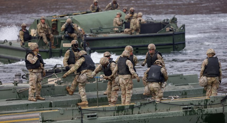 Пентагонът призна за над 100 ранени американски военни, хутите обявиха морска блокада