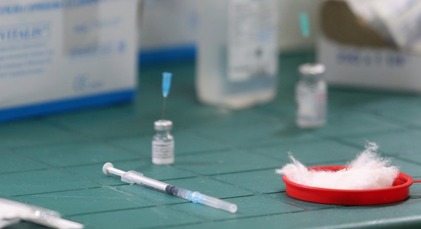 Започва ваксиниране на възрастните хора срещу грип и Ковид-19