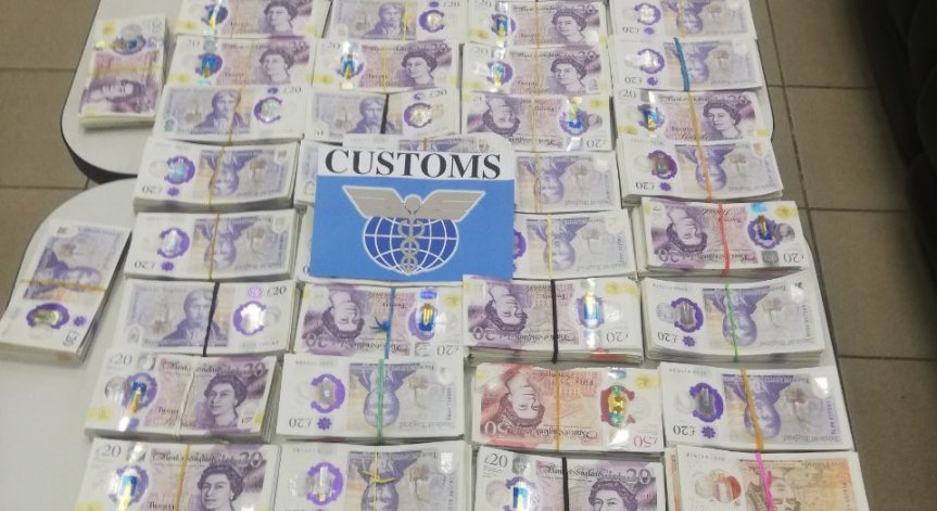 Митничари хванаха 125 000 недекларирани британски лири
