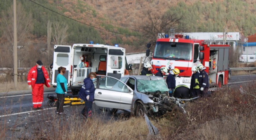 Челна катастрофа между ТИР и кола край Благоевград взе жертва