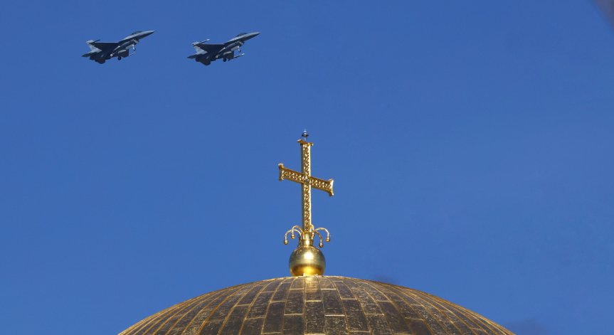 Министерството на отбраната вдигна изтребители F-16 над летище 