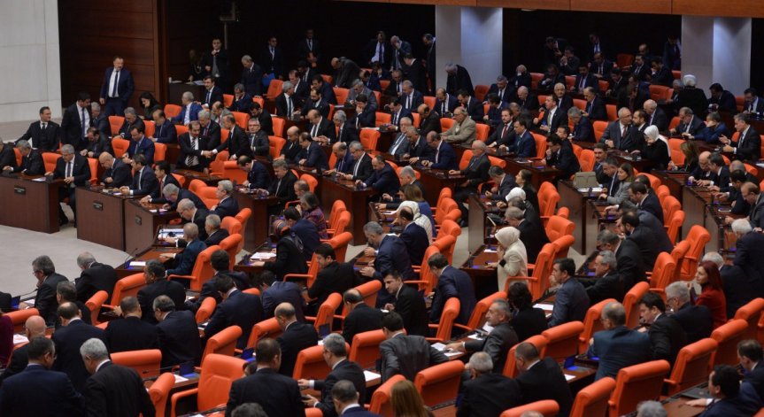 Турският парламент с нов закон, ограничаващ социалните медии