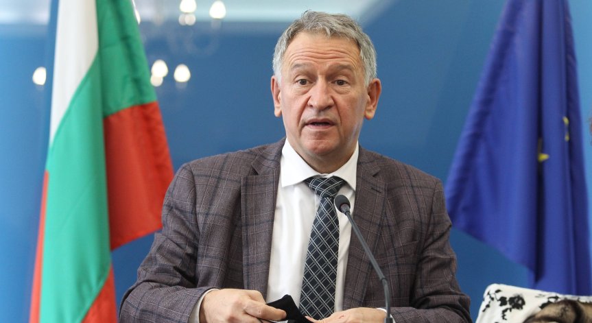 Министър Кацаров свиква извънредно заседание за новите Ковид мерки