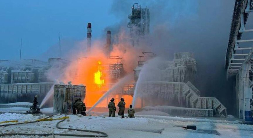 Украинска атака с дронове предизвика пожар на ключово руско пристанище
