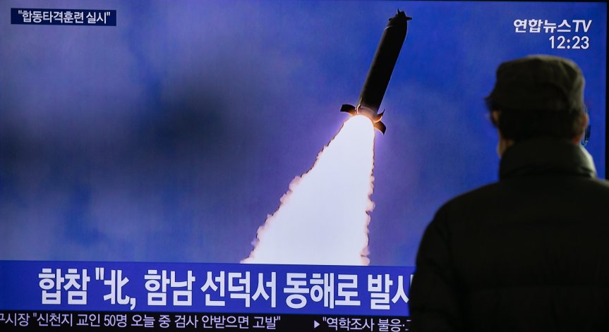 Северна Корея изстреля три ракети към Японско море