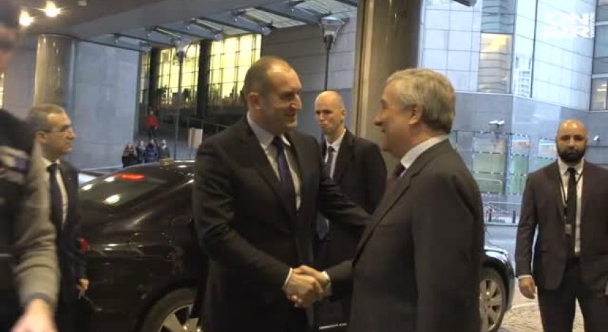 Радев от Брюксел: САЩ и НАТО в борба с ИДИЛ заедно с Русия