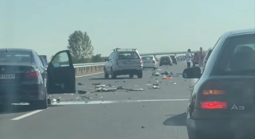 Сблъсък между два автомобила на АМ 