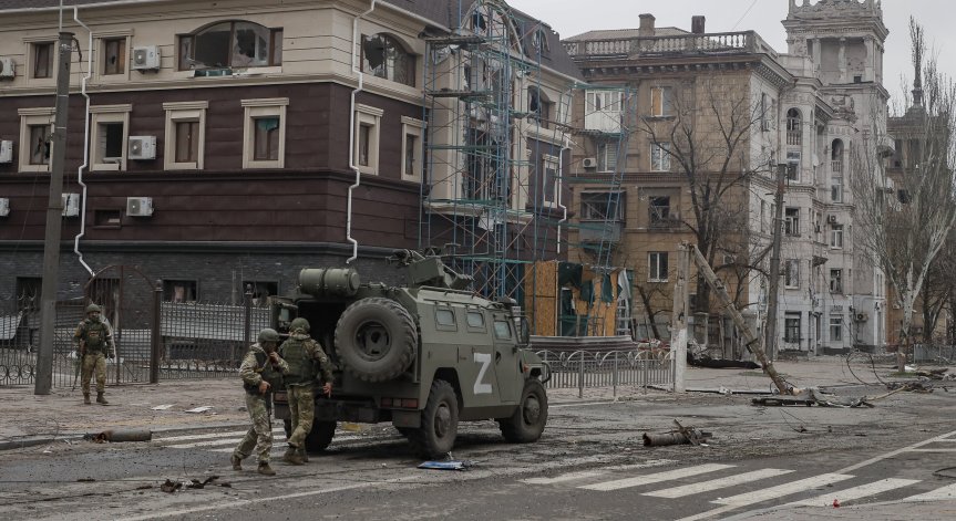 Руснаци ударно обискират домове в Мариупол, търсят поддръжници на украинската армия