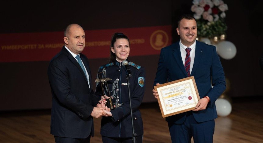 Радев към студенти: Не се примирявайте с несправедливостите и корупцията