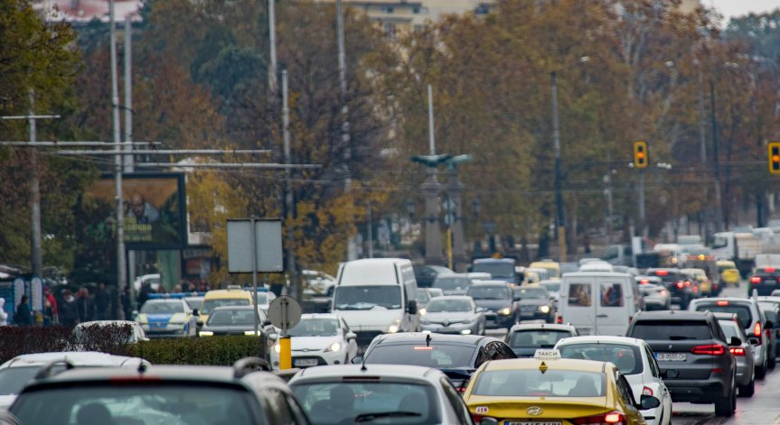 АПИ: Внимавайте, идват дъжд, сняг и ледени настилки
