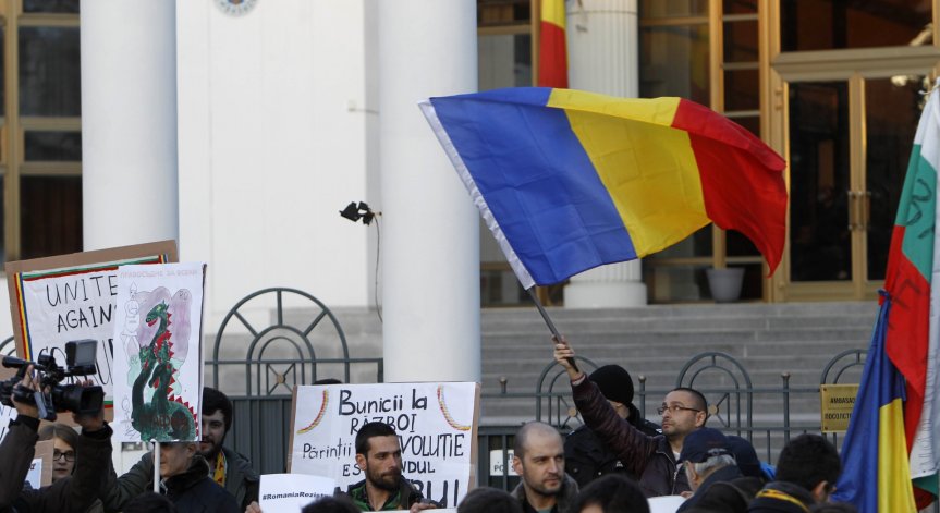 Протест в знак на солидарност пред посолството на Румъния в София
