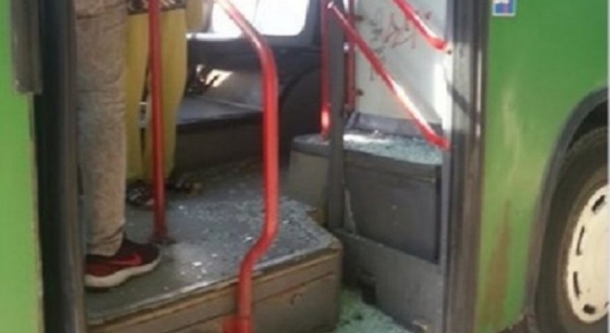 Стъкло на автобус от столичния градски транспорт се пръсна в движение