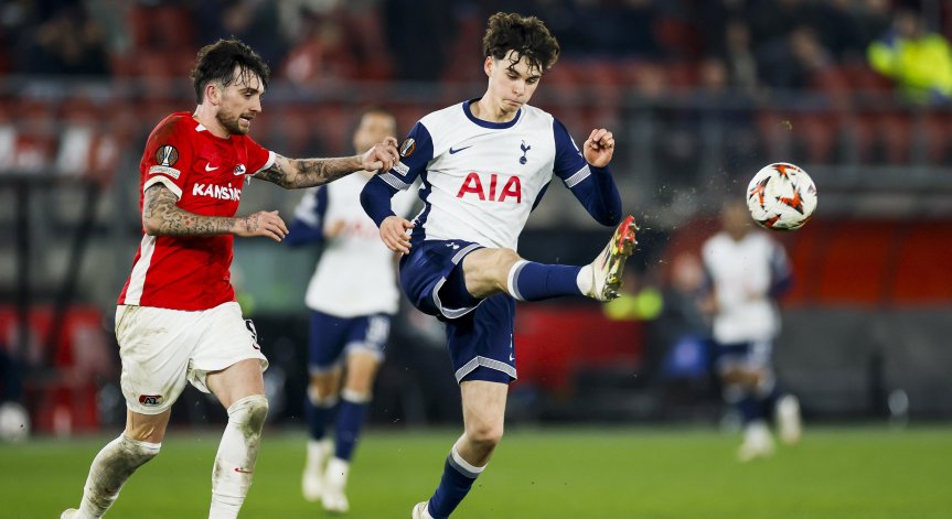 Единственото попадение бе автогол на халфа Лукас Бергвал.