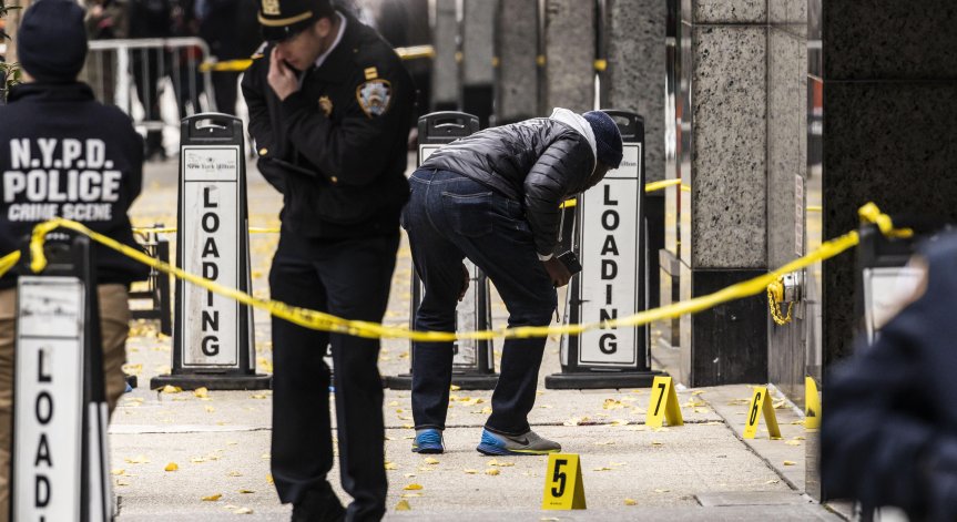 Убитият Томпсън се е занимавал със здравни застраховки от 20 години.