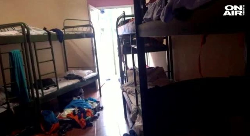 На ученически лагер в Гърция: Със собствени чаршафи и тоалетна хартия