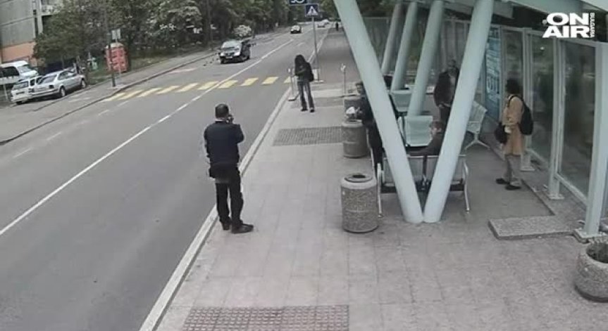 Мъжът, който ритна баба на спирка в Бургас - на свобода