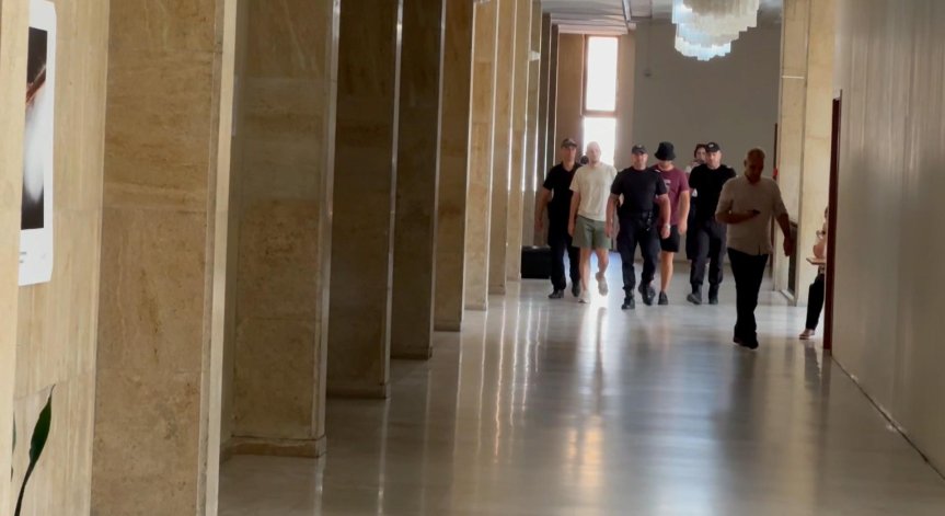 Домашен арест за двамата данъчни от НАП, хванати с подкуп в Черноморец