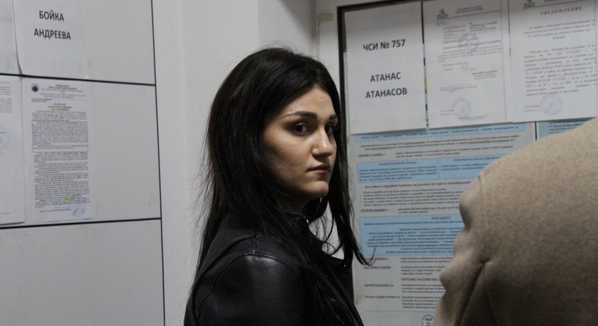 Трети опит за старт на делото за обезобразената с макетно ножче Дебора