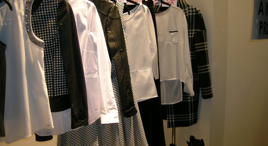 Дамските дрехи, които влизат в тенденциите за тазгодишната есен