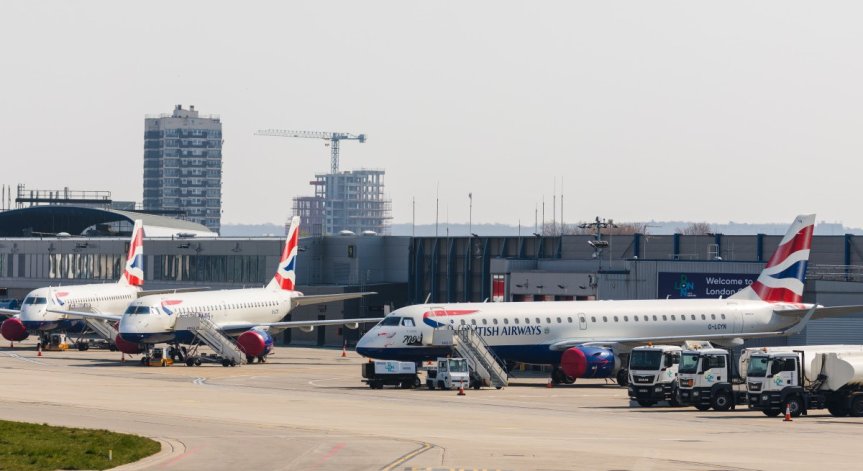 Облекчават ограниченията за пътуване на британски граждани в чужбина