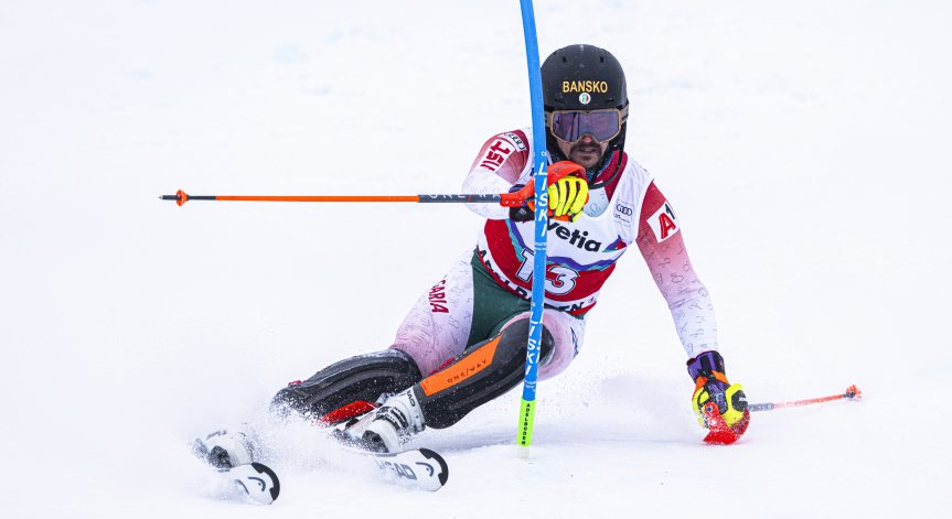 Алберт Попов летеше по пистата, но падна и не се класира за втория манш