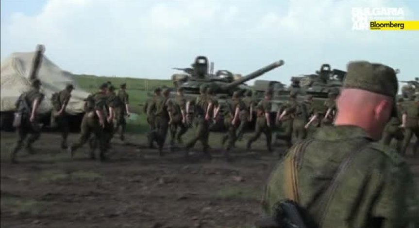 Примирието в Донбас виси на косъм