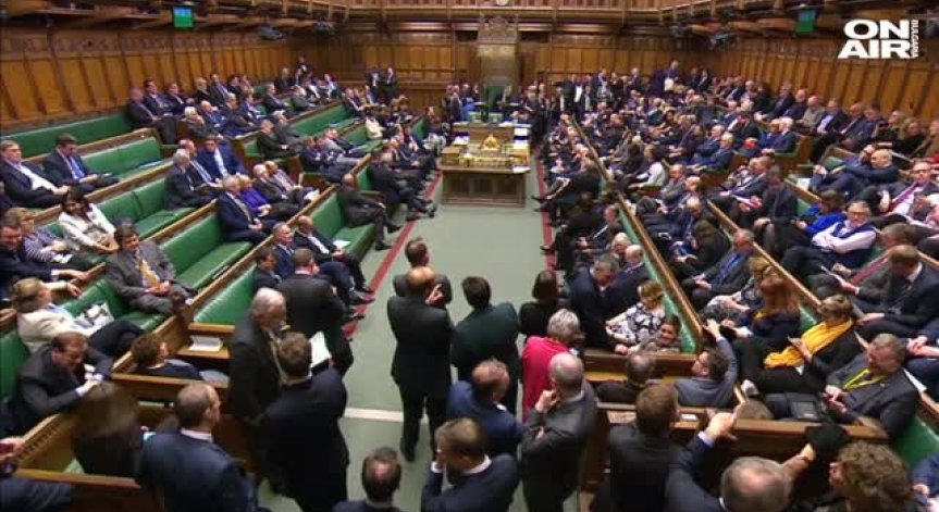 Британският парламент задължи Мей да иска ново отлагане на Brexit